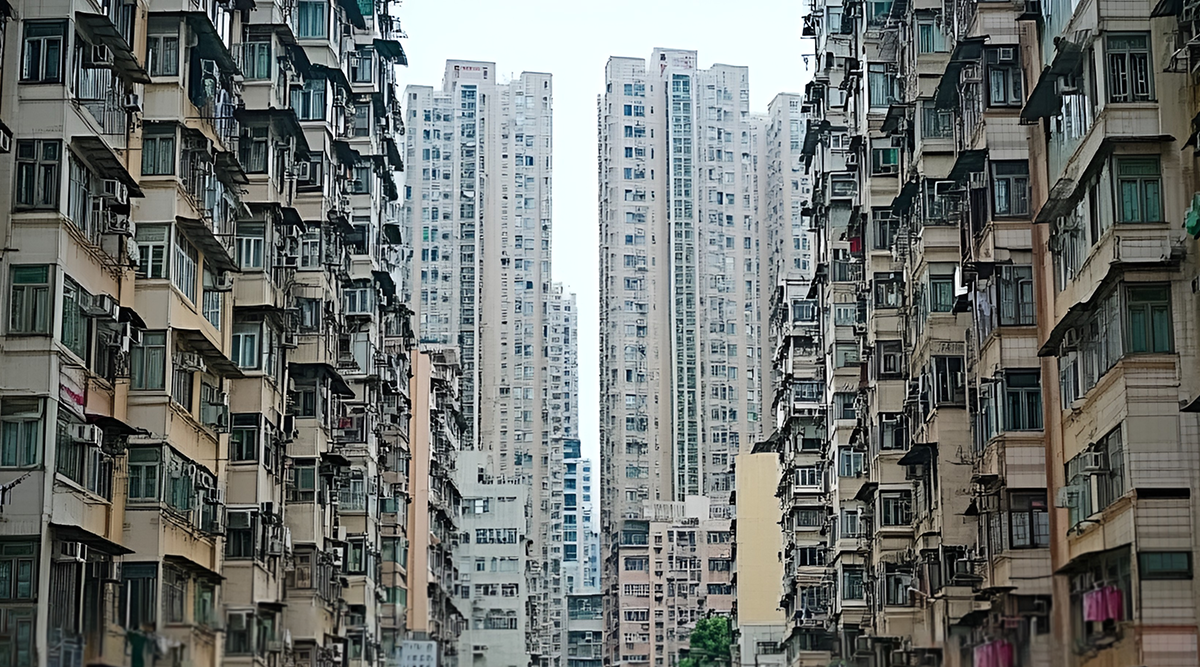 逃命手册|高层火灾逃生：向上跑还是向下冲？